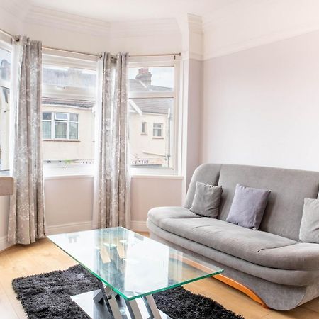 2 Bedroom Apartment Southend-On-Sea Exteriör bild