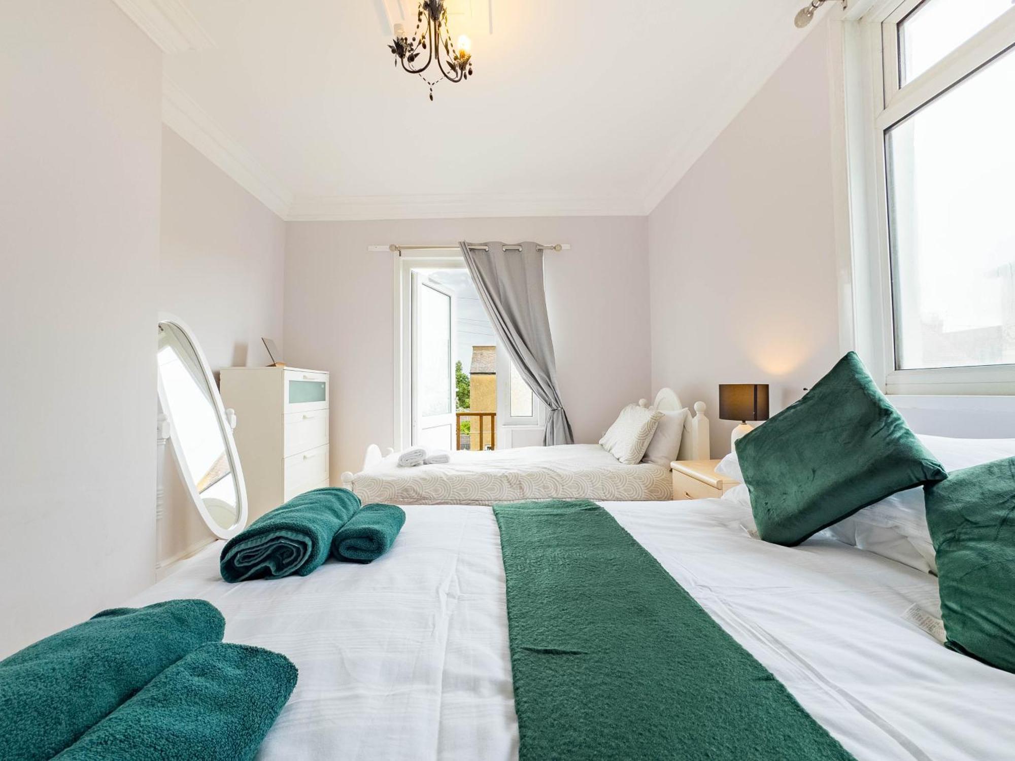 2 Bedroom Apartment Southend-On-Sea Exteriör bild