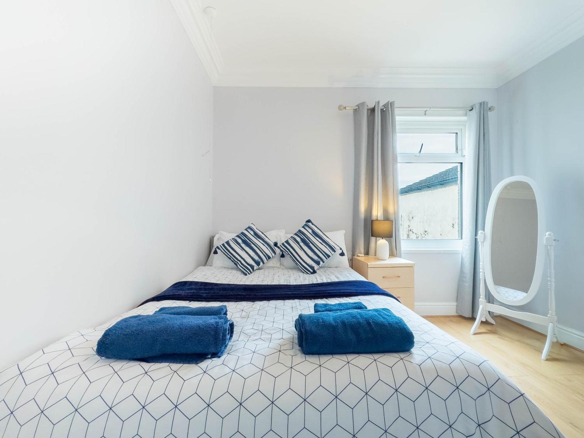 2 Bedroom Apartment Southend-On-Sea Exteriör bild