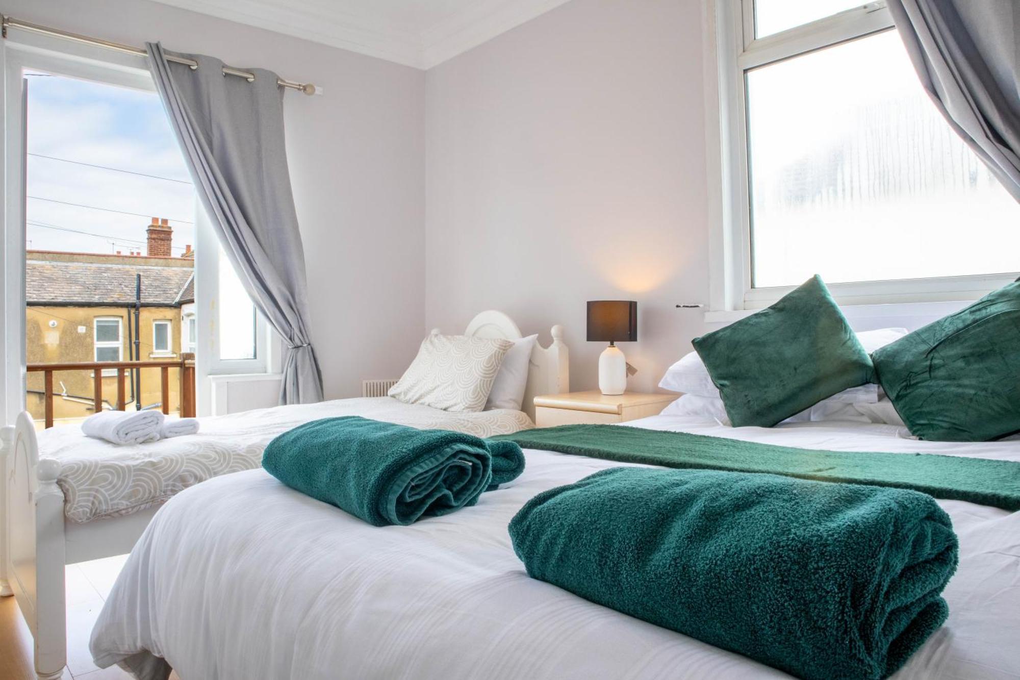 2 Bedroom Apartment Southend-On-Sea Exteriör bild